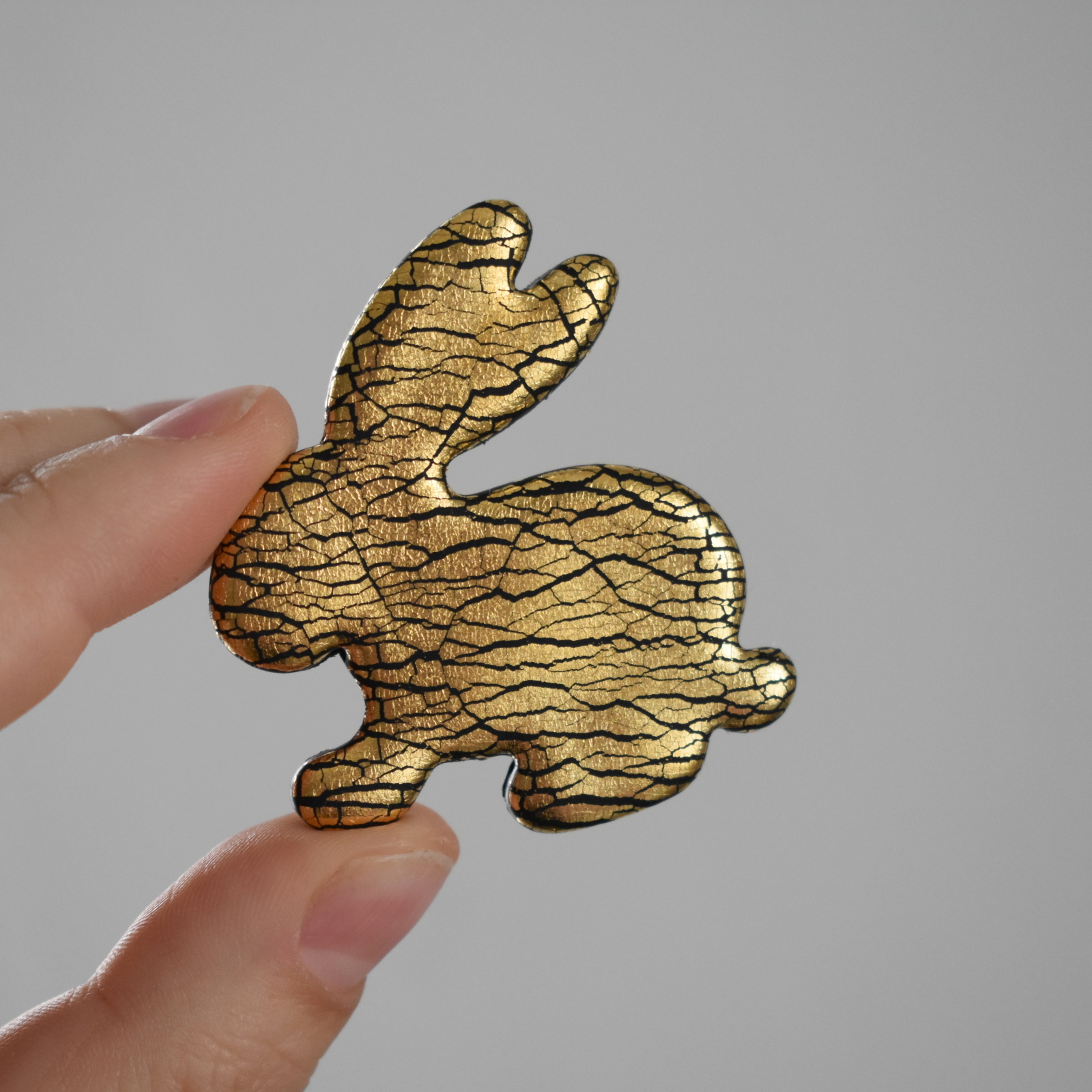 Brož kovovka zlatá králík - Belusi