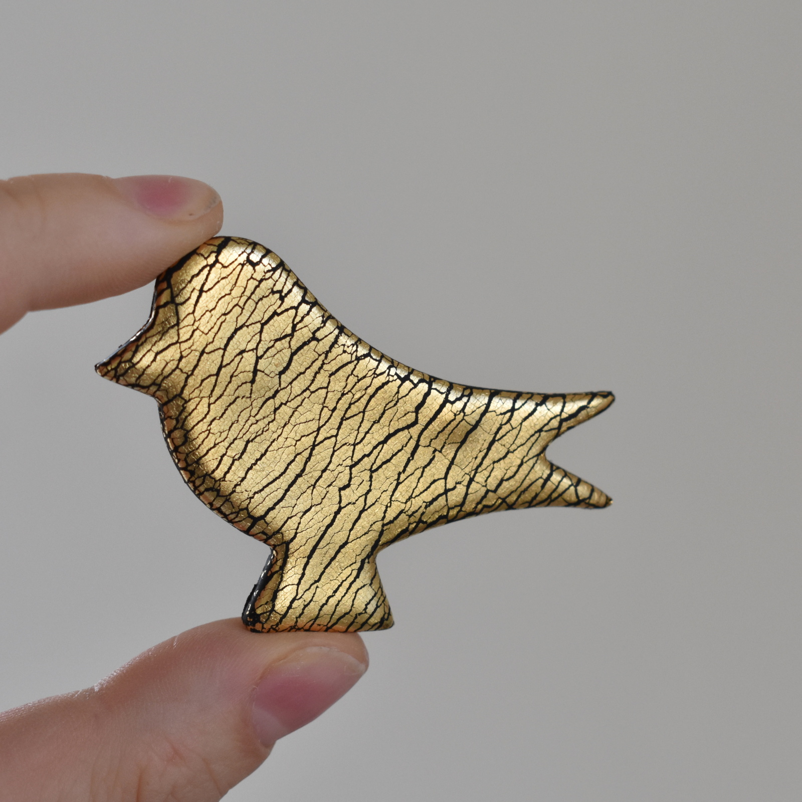 Brož kovovka zlatá ptáček - Belusi