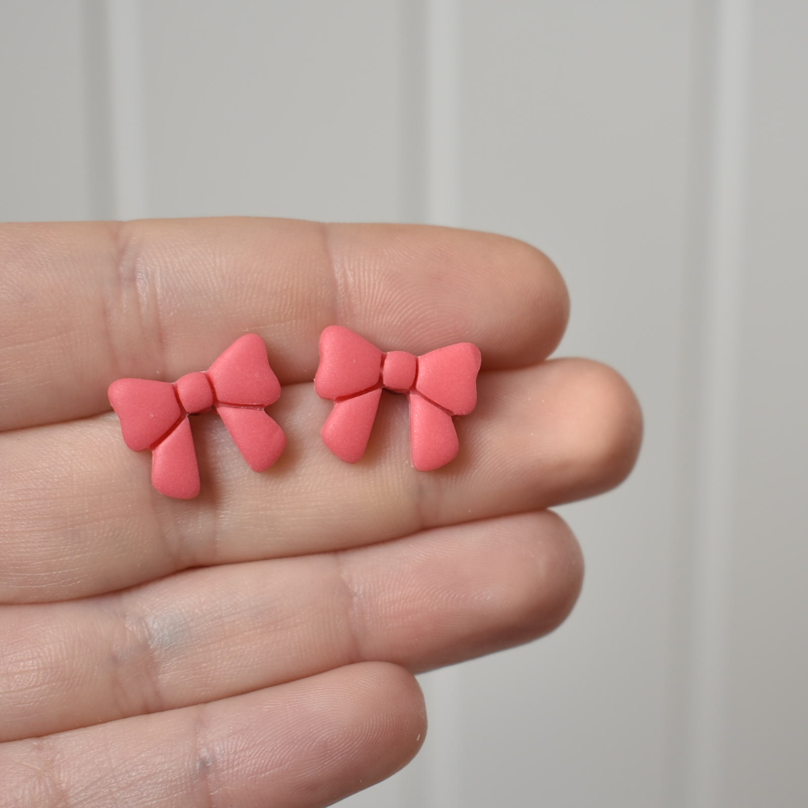 Nausnice-maslicka-fimo-belusi (6) Náušnice fimo mašlička - belusi